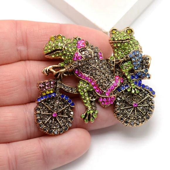 Betsey Johnson Riding Motorbike Fancy Frogs Brooch - Picture 1 of 5